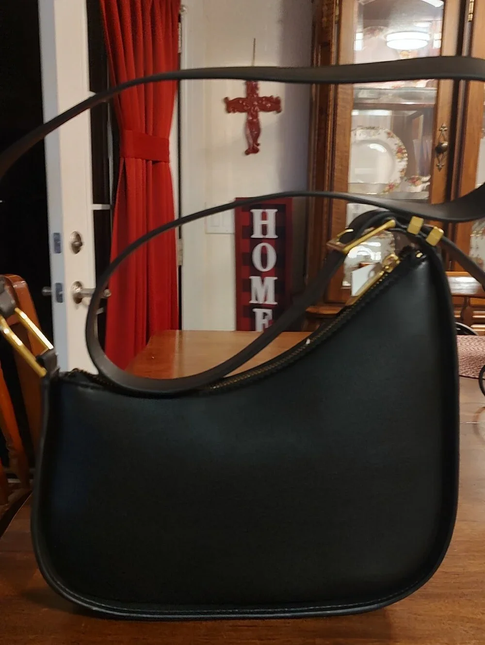 Classic Black Leather Shoulder Bag - Sleek Everyday Carry